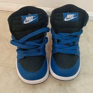 // Kids Black and blue Nikes //